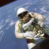 O astronauta Edward White realizou um passeio espacial de 20 minutos