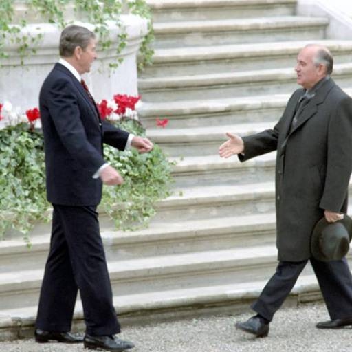 Ronald Reagan encontrou-se com o líder soviético Mikhail Gorbachev em Genebra