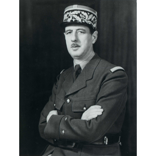 O Governo de Vichy condenou à morte, por rebeldia, o general Charles De Gaulle